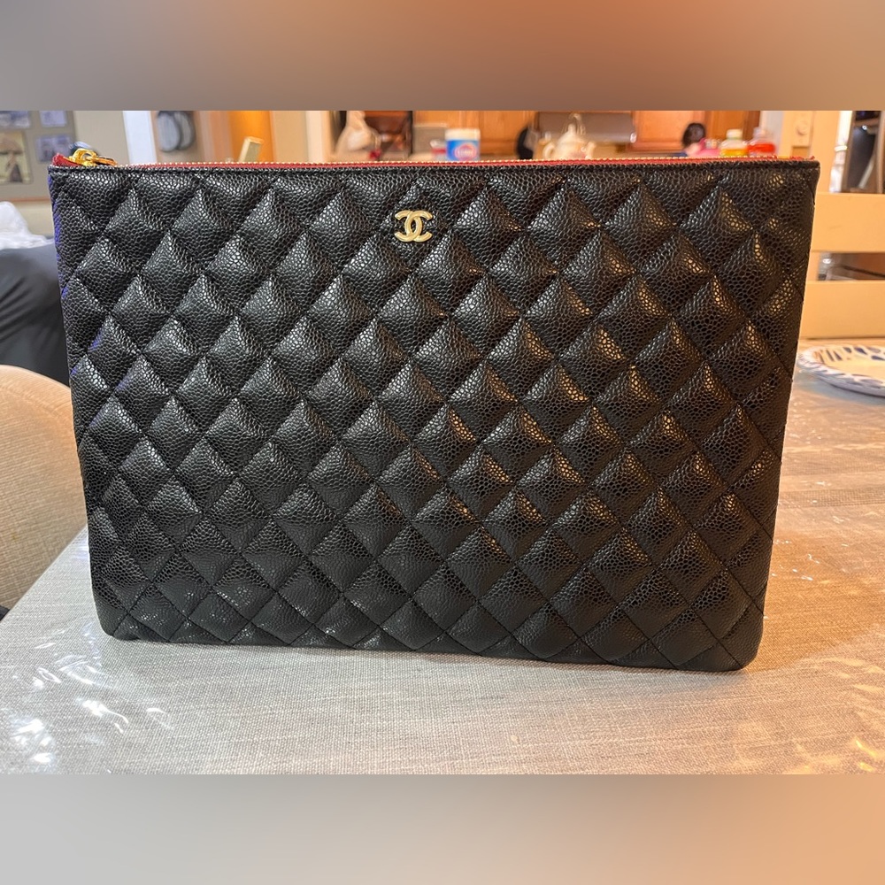 Large cute clutch can be dressed up or down. Very clean. NOT CHANEL.